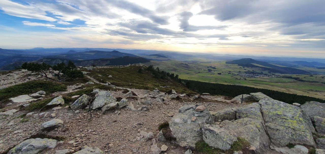 Les Gites Estaou Treillo Le Monastier sur Gazeille Exterior foto